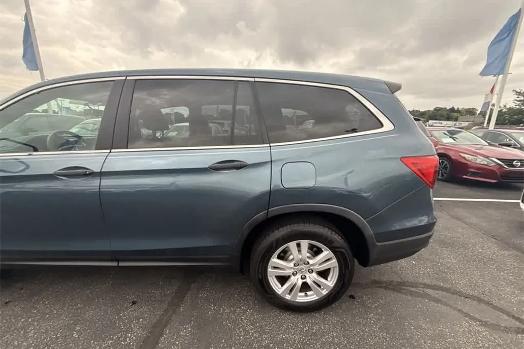 2016 Honda Pilot LX photo 1