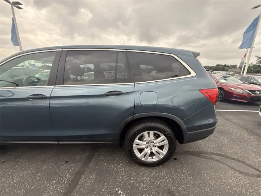 2016 Honda Pilot LX photo 1