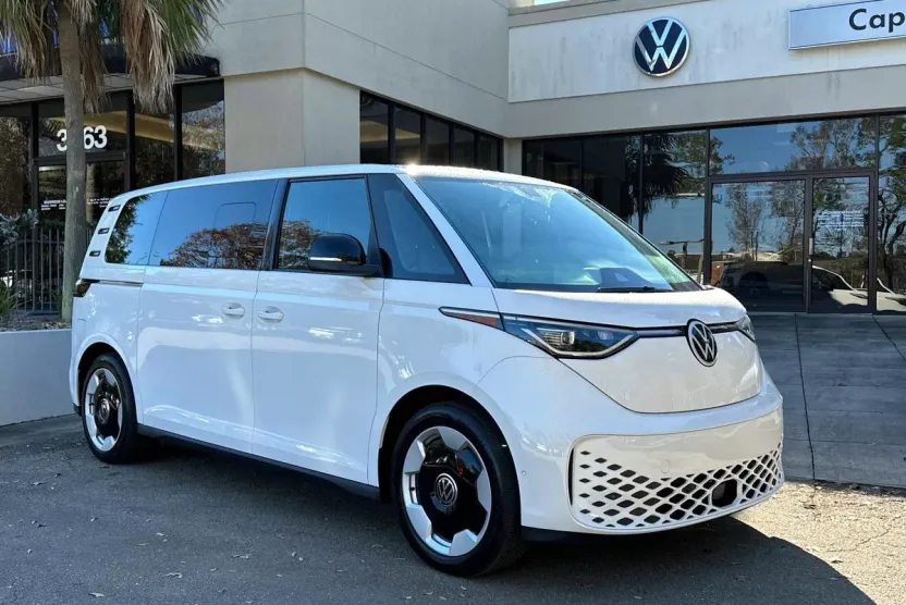 2025 Volkswagen ID. Buzz Pro S photo 1