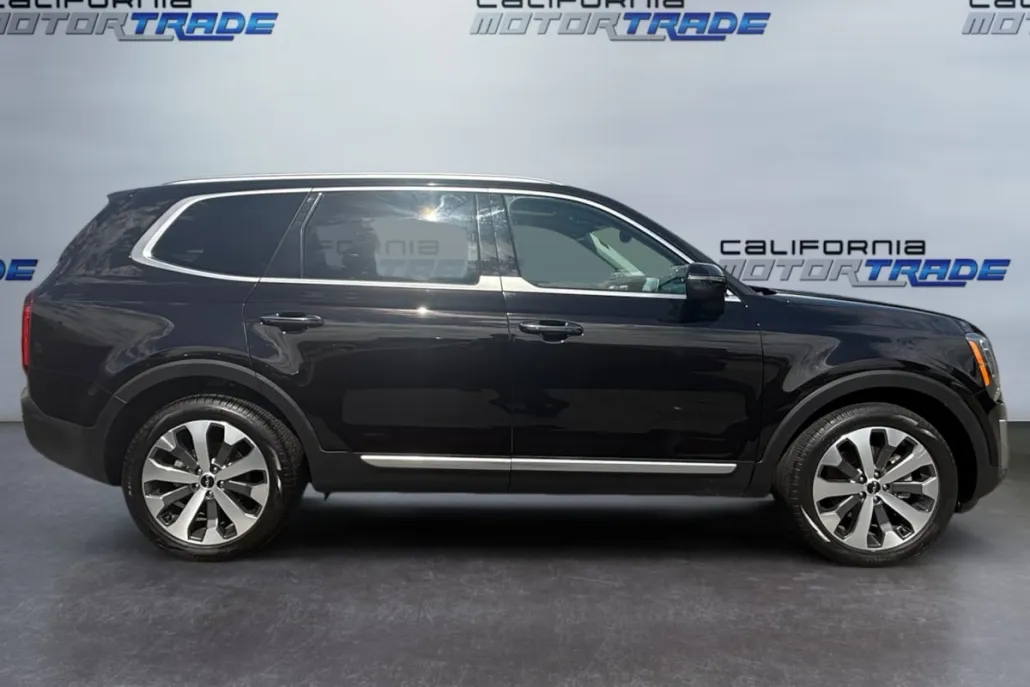 2022 Kia Telluride S photo 1