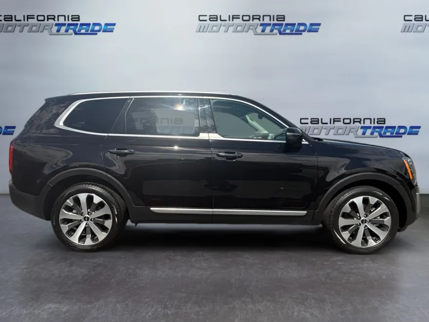 2022 Kia Telluride S photo 1