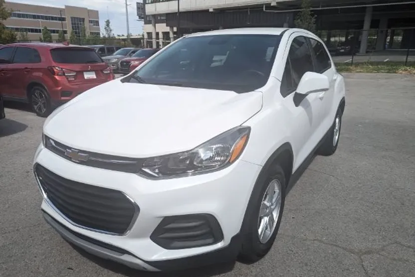 2020 Chevrolet Trax LS photo 1