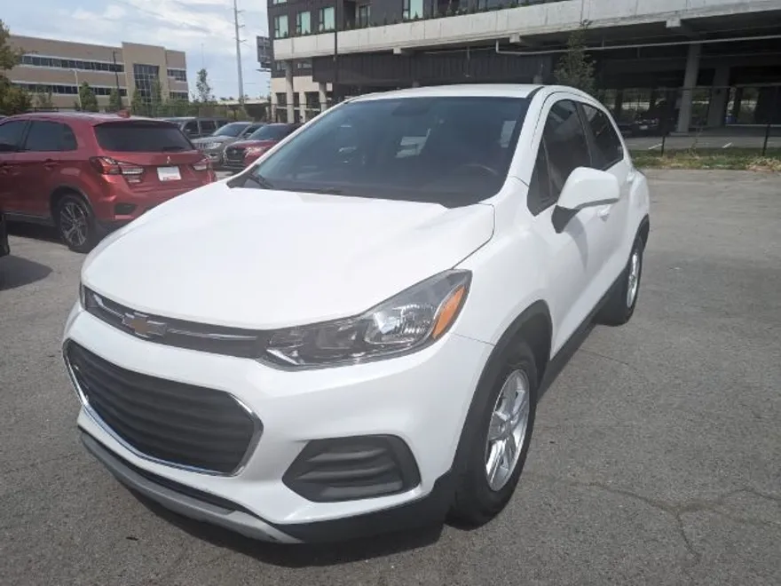 2020 Chevrolet Trax LS photo 1