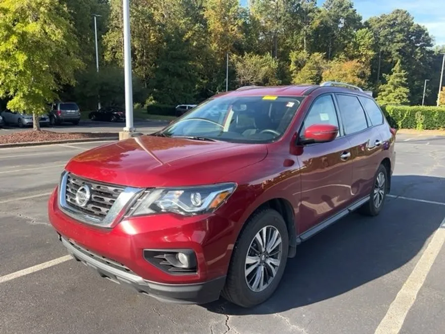 2019 Nissan Pathfinder SV photo 1