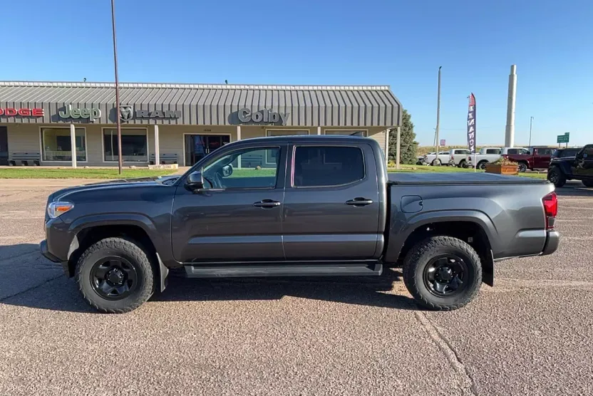 2019 Toyota Tacoma SR5 V6 photo 1