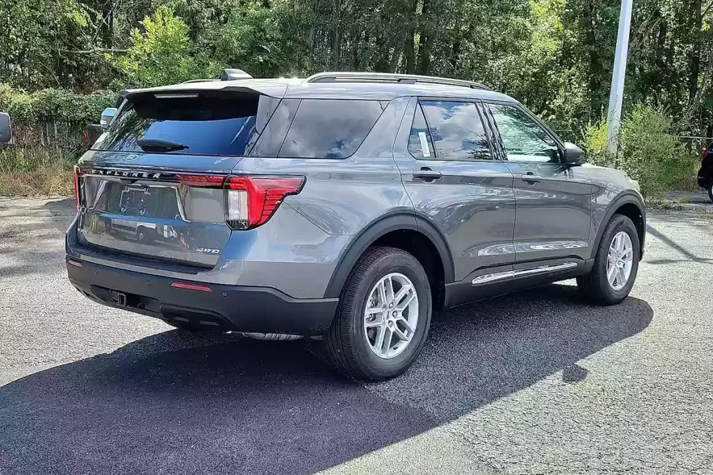 2025 Ford Explorer photo 1