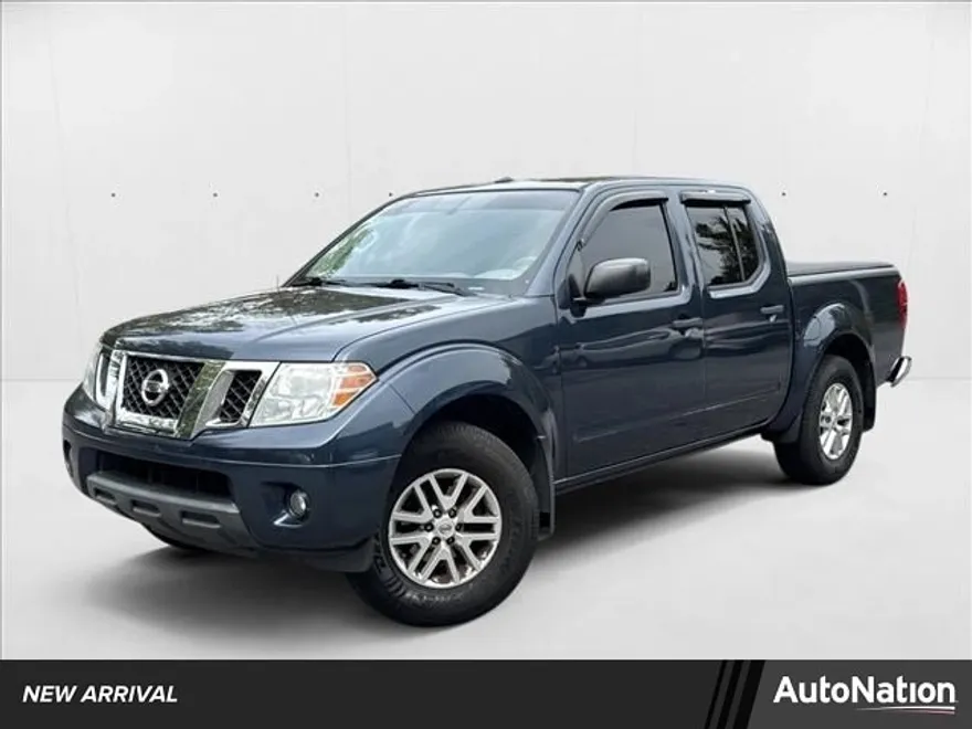 2017 Nissan Frontier SV Crew Cab photo 1