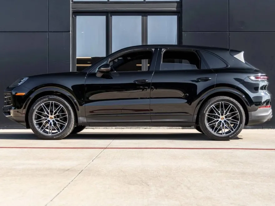 2025 Porsche Cayenne Base photo 1