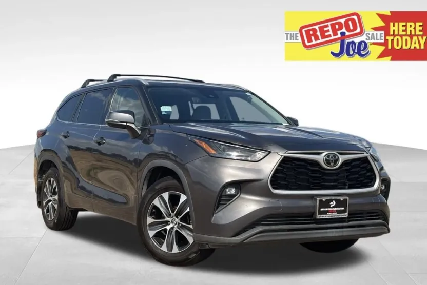 2022 Toyota Highlander XLE photo 1