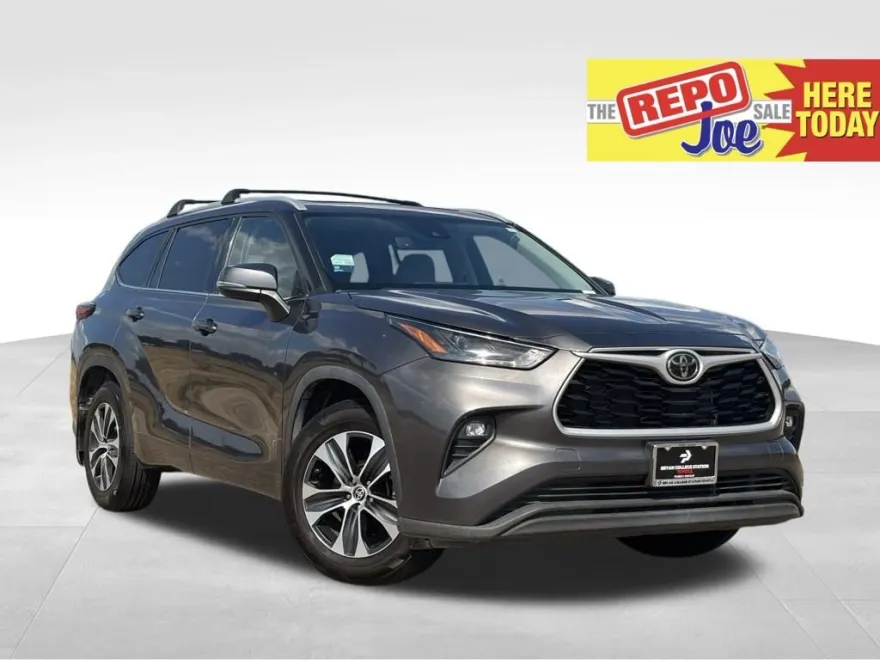 2022 Toyota Highlander XLE photo 1