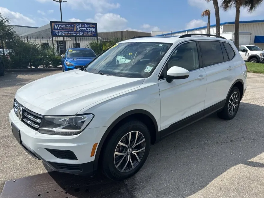 2019 Volkswagen Tiguan SEL R-Line photo 1