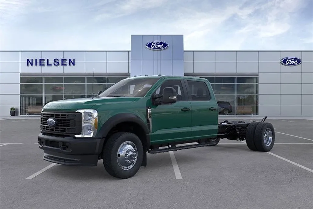 2025 Ford F-550 photo 1