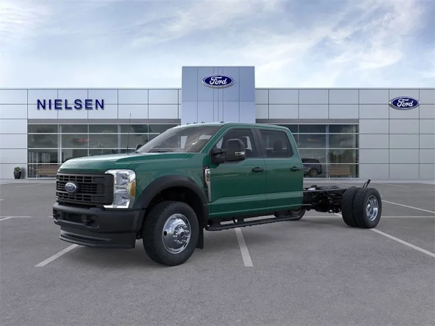 2025 Ford F-550 photo 1