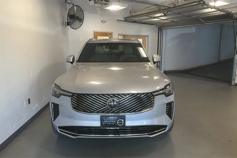 2025 Volvo XC90 Plus photo 1