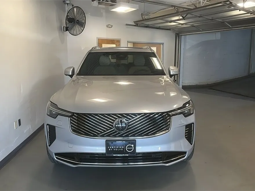 2025 Volvo XC90 Plus photo 1