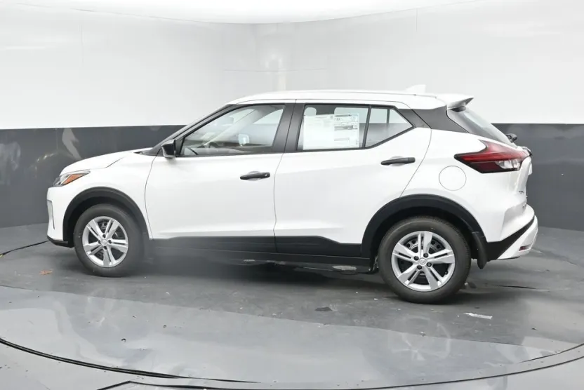 2024 Nissan Kicks S photo 1