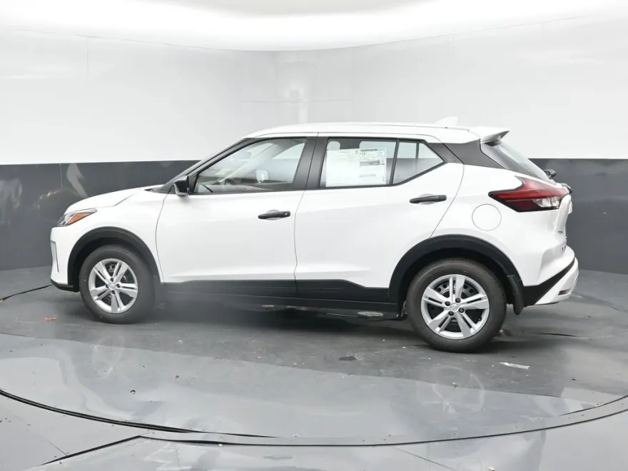 2024 Nissan Kicks S photo 1