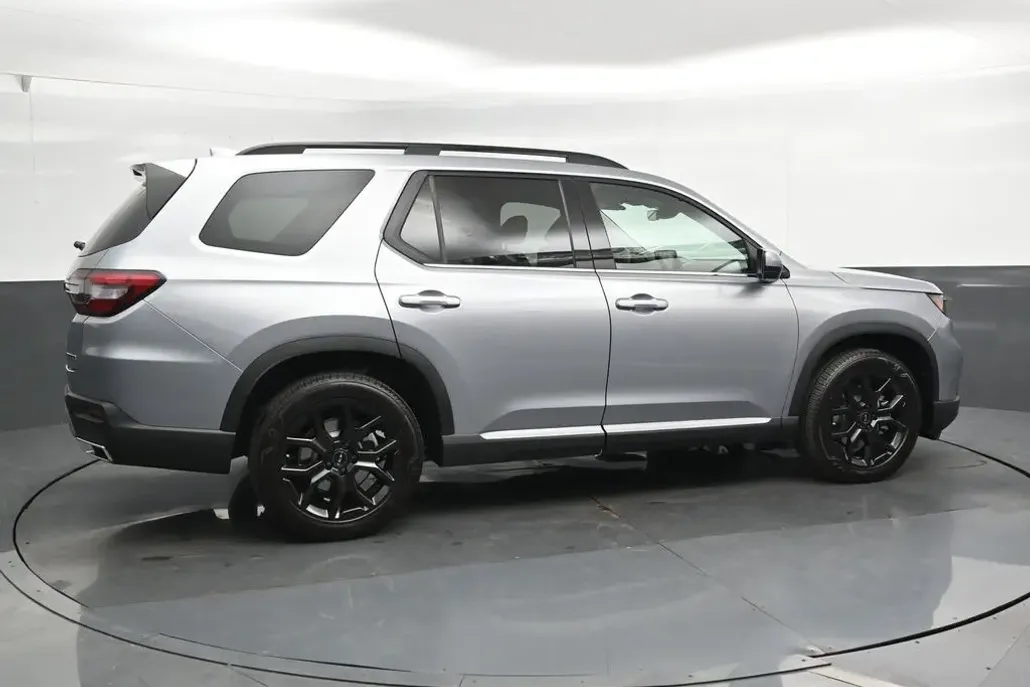 2025 Honda Pilot Touring photo 1