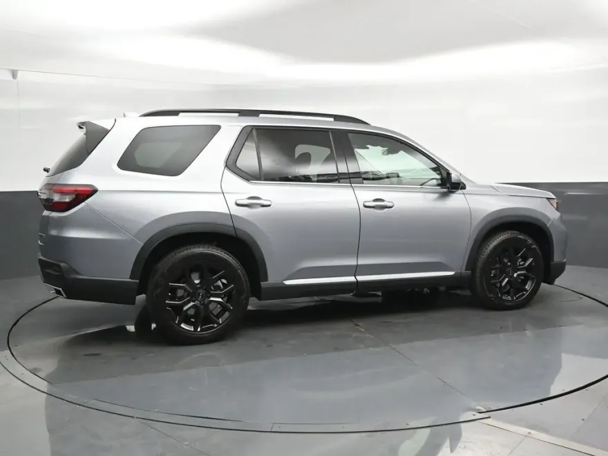 2025 Honda Pilot Touring photo 1