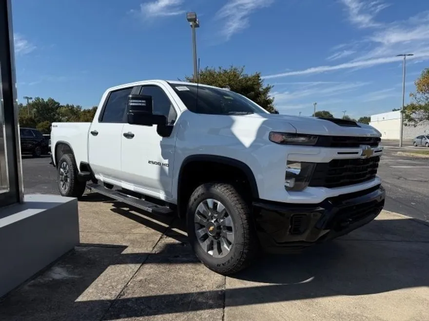 2026 Chevrolet Silverado 2500HD Custom photo 1