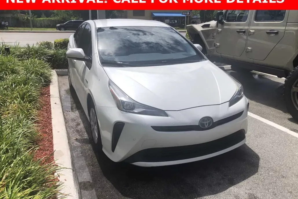 2020 Toyota Prius LE photo 1
