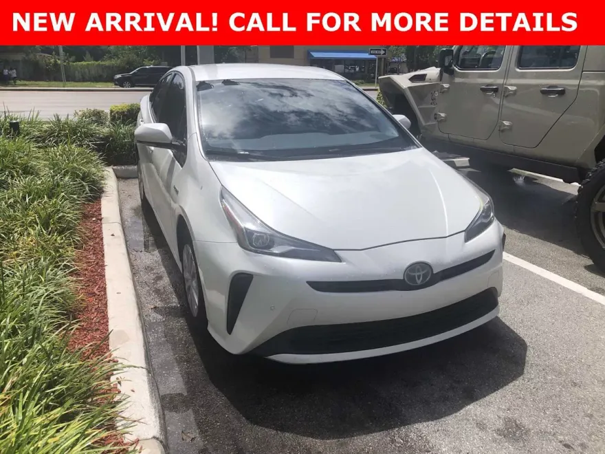 2020 Toyota Prius LE photo 1