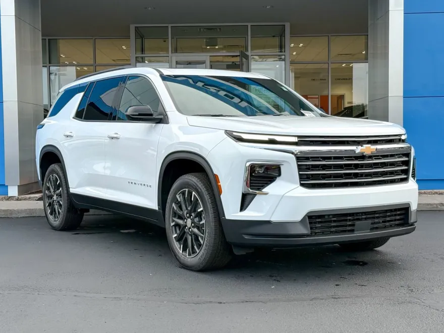 2026 Chevrolet Traverse photo 1