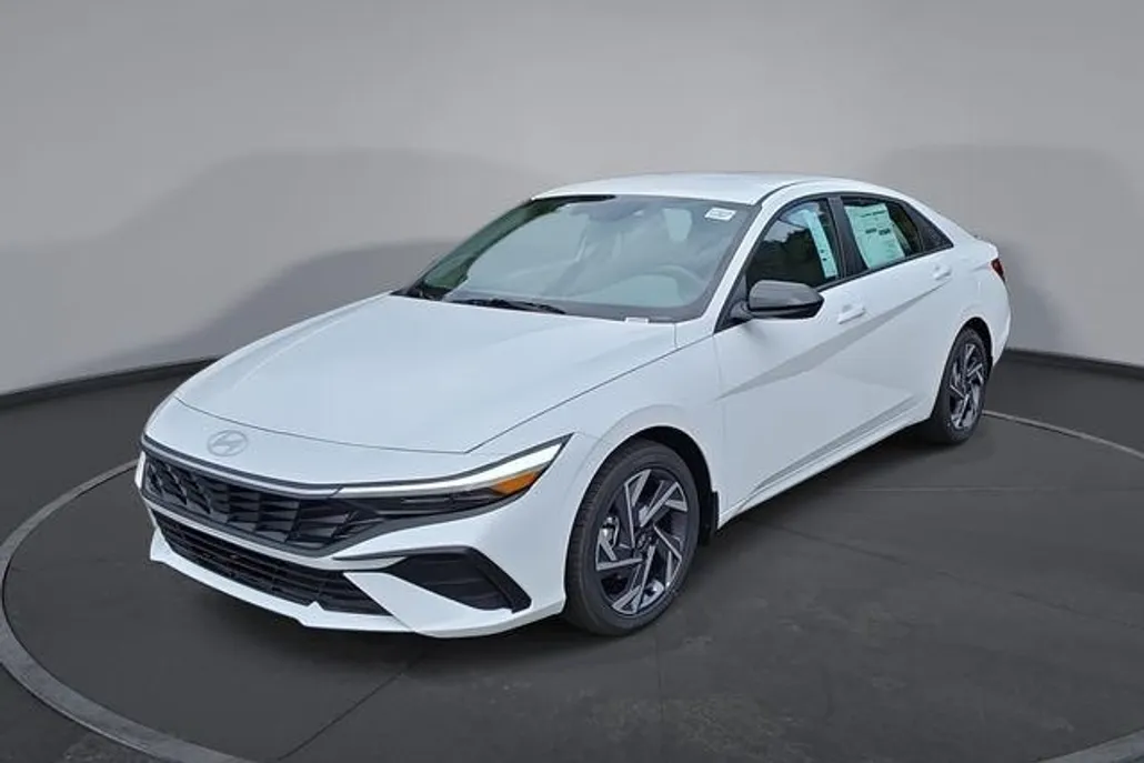 2025 Hyundai Elantra SEL Sport photo 1