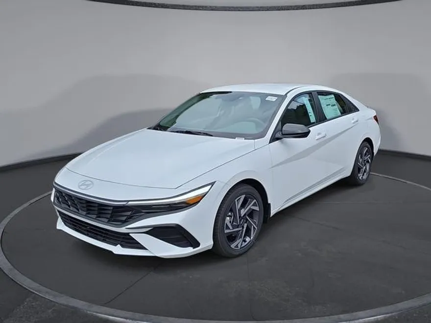 2025 Hyundai Elantra SEL Sport photo 1