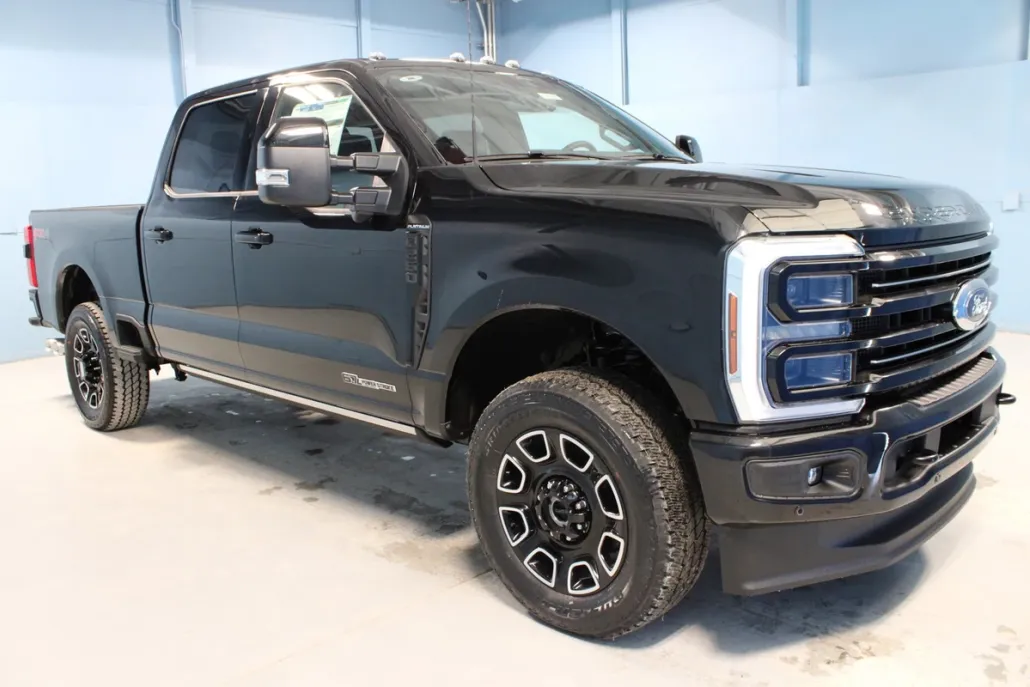 2025 Ford F-250 Platinum photo 1