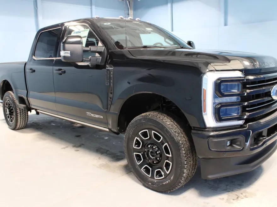 2025 Ford F-250 Platinum photo 1