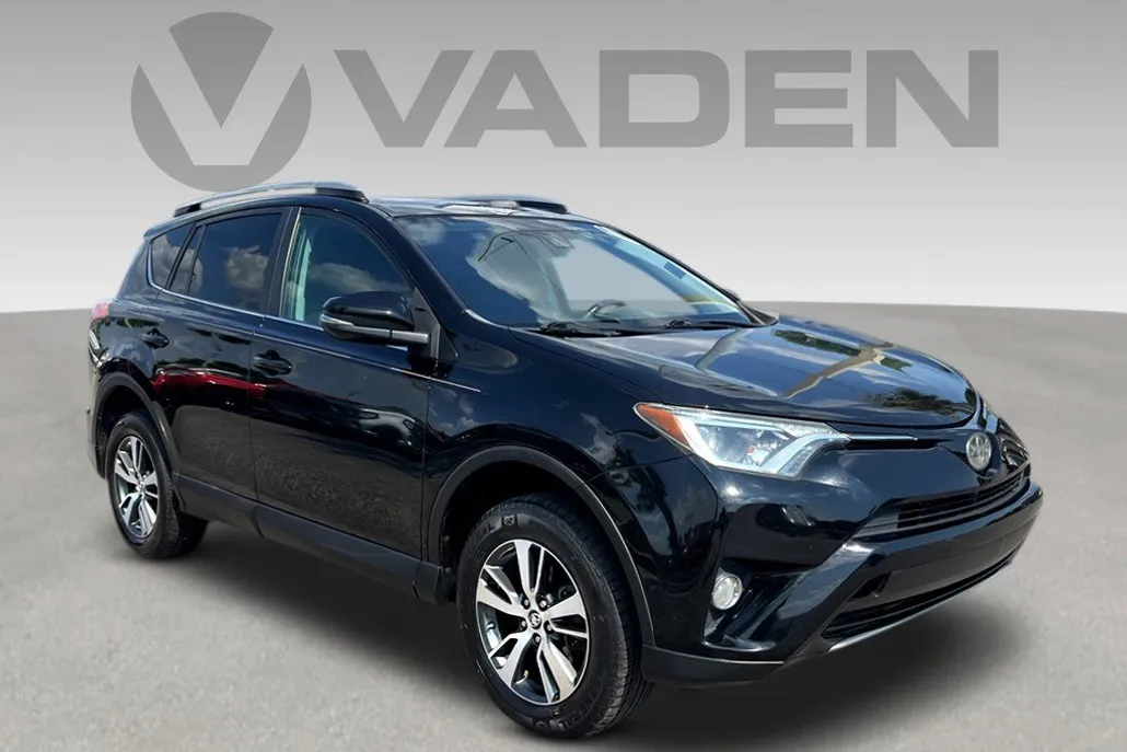 2018 Toyota RAV4 XLE photo 1