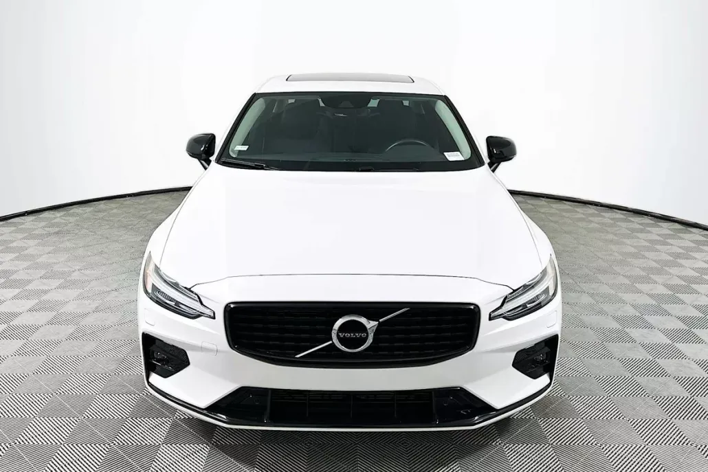 2022 Volvo S60 Inscription R-Design Expression T8 Momentum B5 photo 1