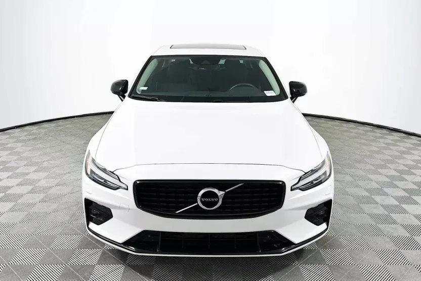 2022 Volvo S60 Inscription R-Design Expression T8 Momentum B5 photo 1