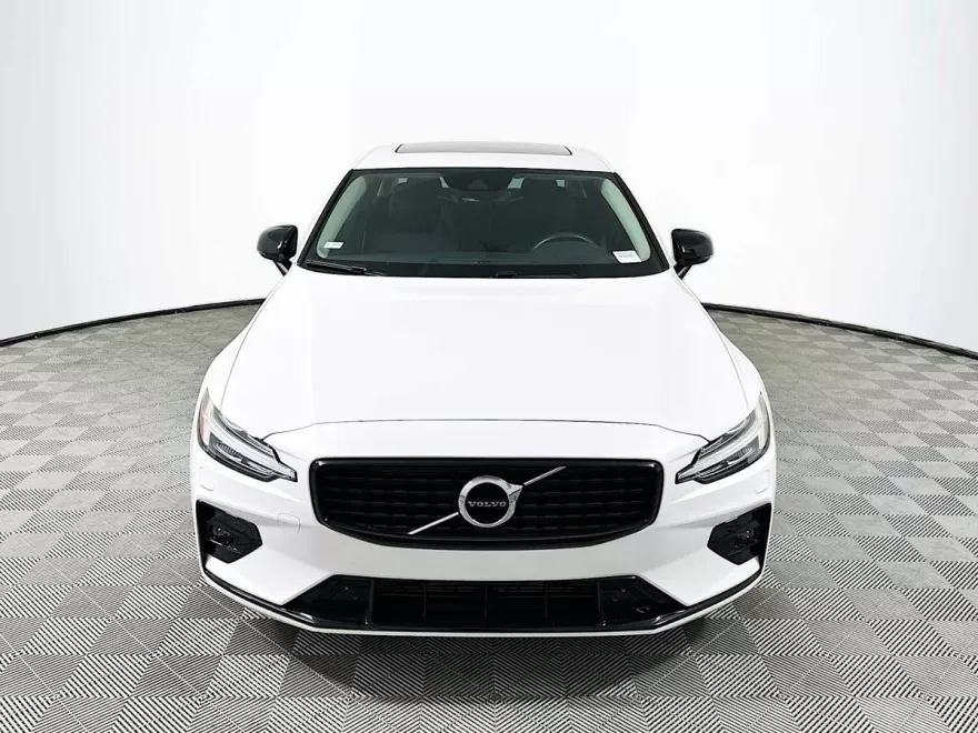 2022 Volvo S60 Inscription R-Design Expression T8 Momentum B5 photo 1