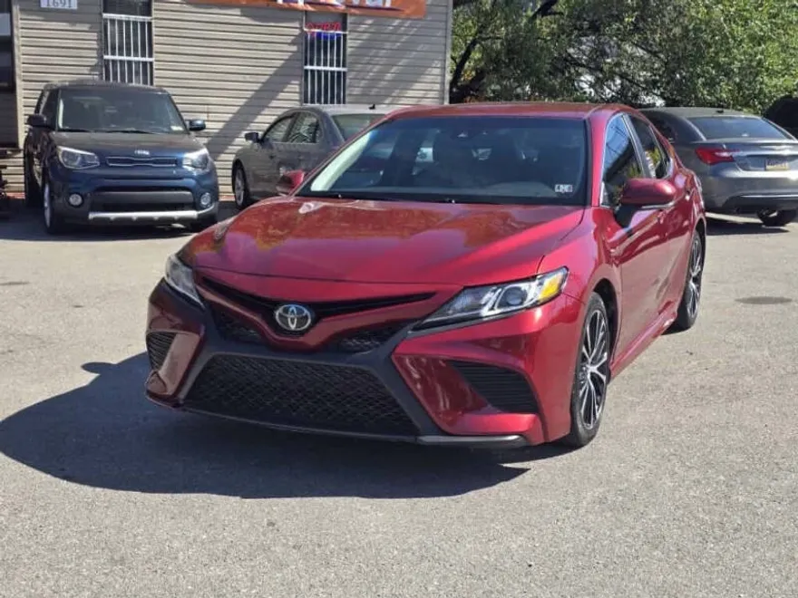 2018 Toyota Camry L photo 1