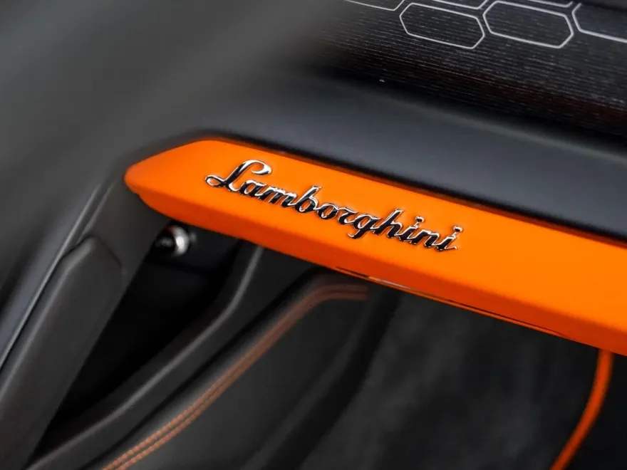 2022 Lamborghini Urus photo 28