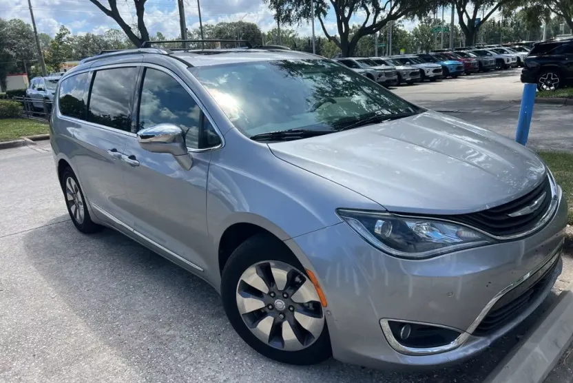2018 Chrysler Pacifica Hybrid Limited photo 1