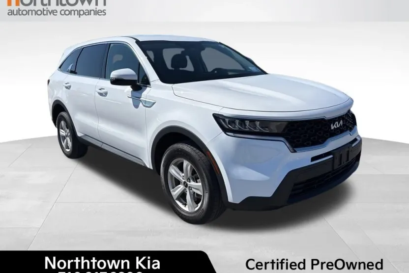 2023 Kia Sorento LX photo 1