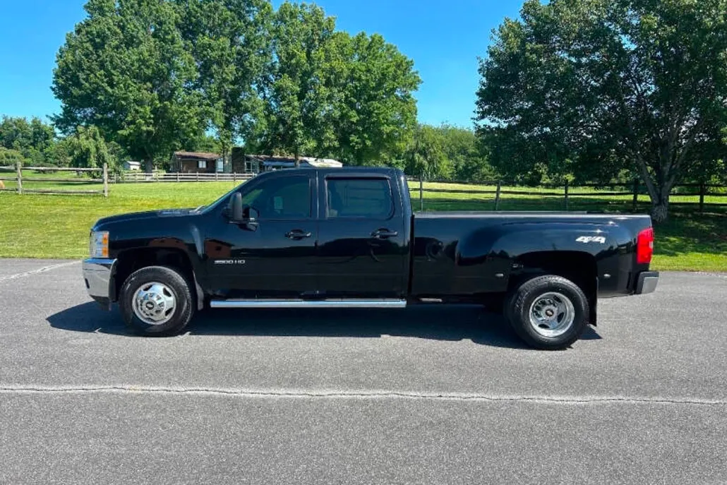 2013 Chevrolet Silverado 3500HD LTZ photo 1