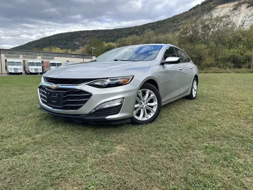 2022 Chevrolet Malibu photo 1
