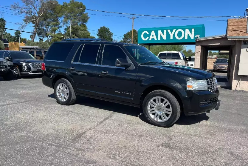 2011 Lincoln Navigator photo 1