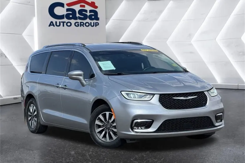 2021 Chrysler Pacifica Touring L photo 1