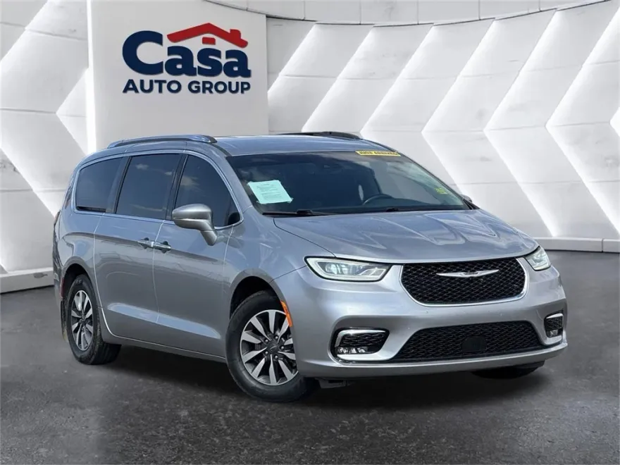 2021 Chrysler Pacifica Touring L photo 1