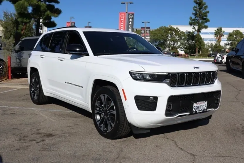 2022 Jeep Grand Cherokee Overland photo 1