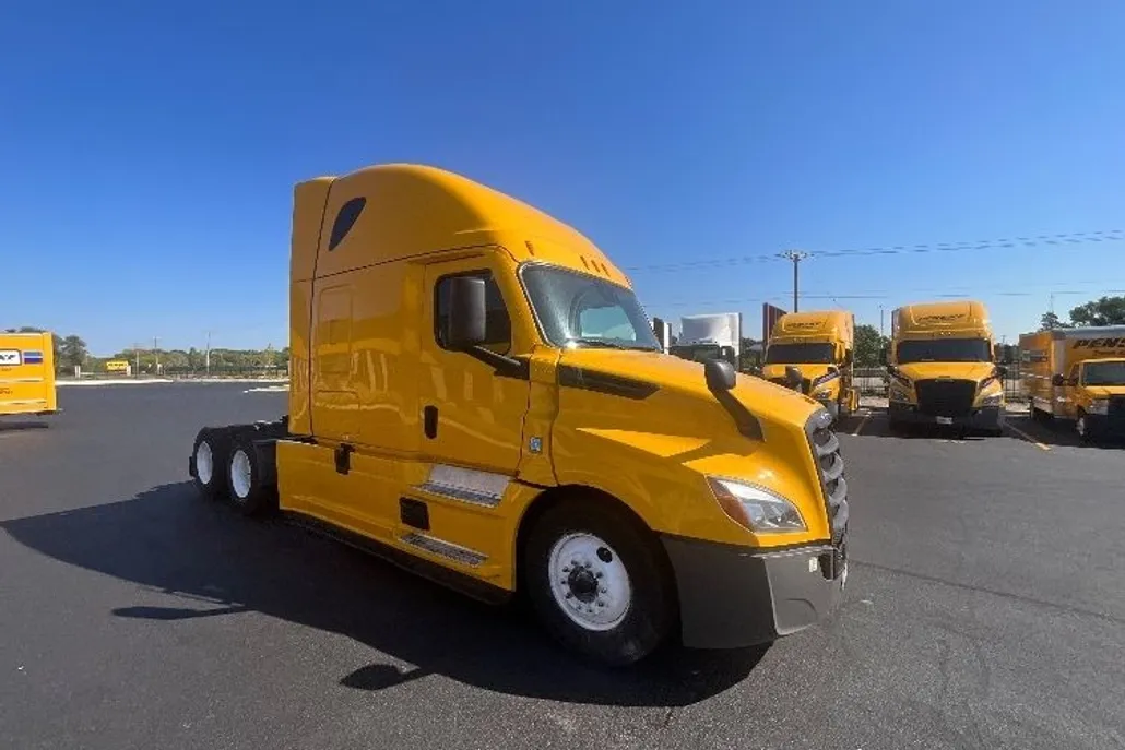 2022 Freightliner Cascadia 126" Sleeper Cab photo 1