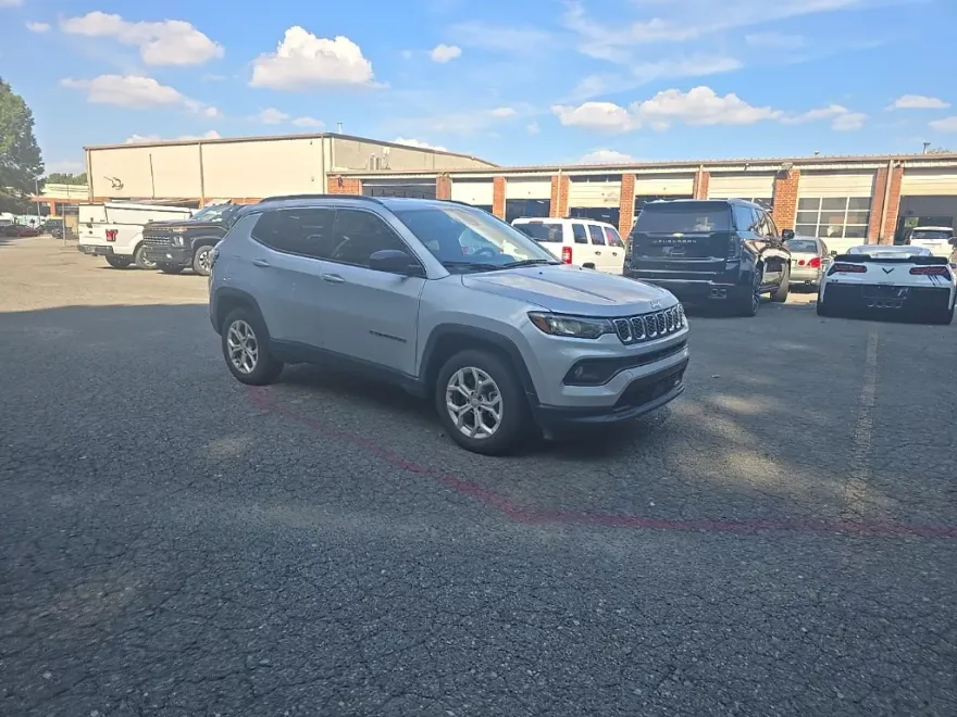 2024 Jeep Compass Latitude photo 1
