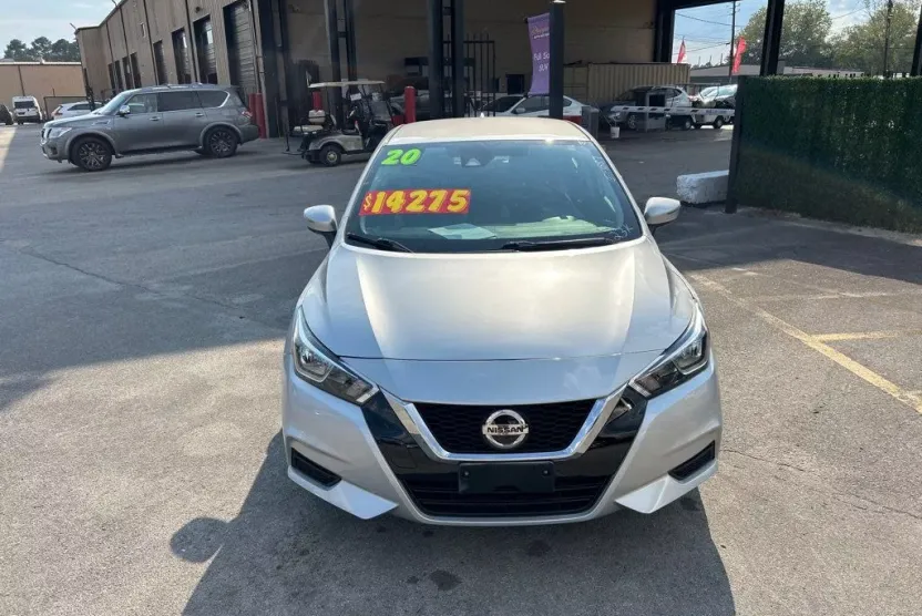 2020 Nissan Versa SV Sedan photo 1
