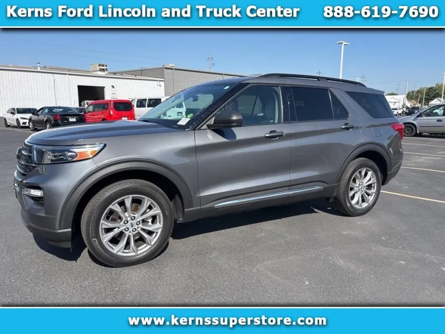 2023 Ford Explorer XLT photo 1