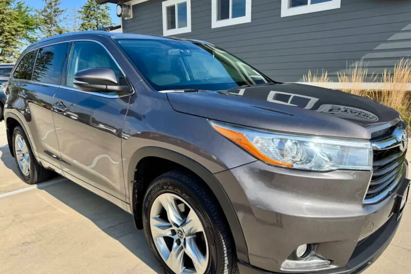 2016 Toyota Highlander Limited photo 1